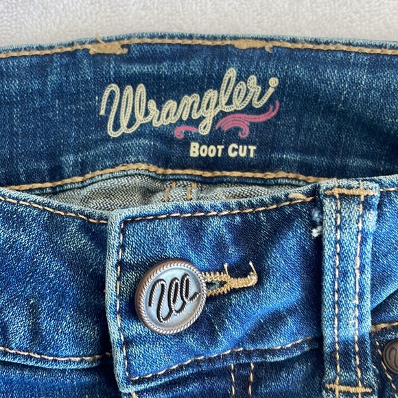 Women Jean. Wrangler boot cut. Size 0 - Picture 4 of 5